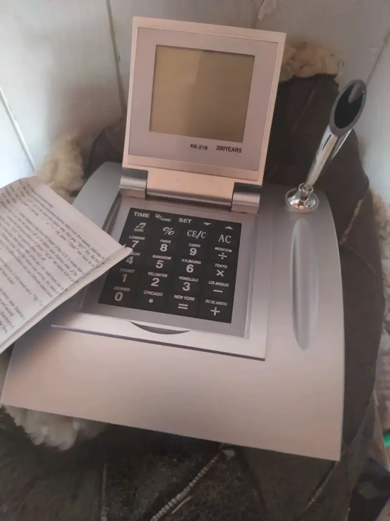 Calculadora electrónica con calendario vintage - 4