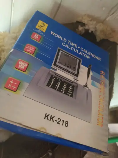 Calculadora electrónica con calendario vintage - miniatura 5