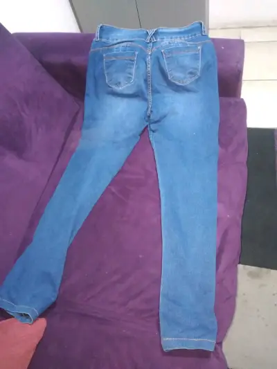 Jeans oscuros de mezclilla - miniatura 5