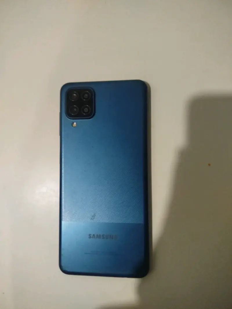 Smartphone con pantalla rota - 2