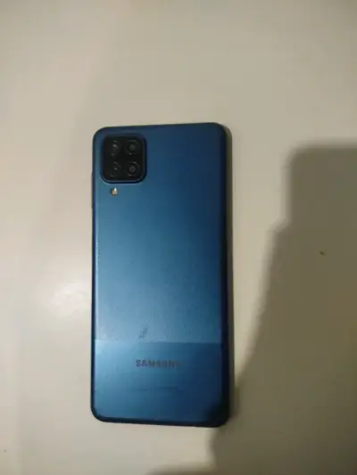 Smartphone con pantalla rota - miniatura 2