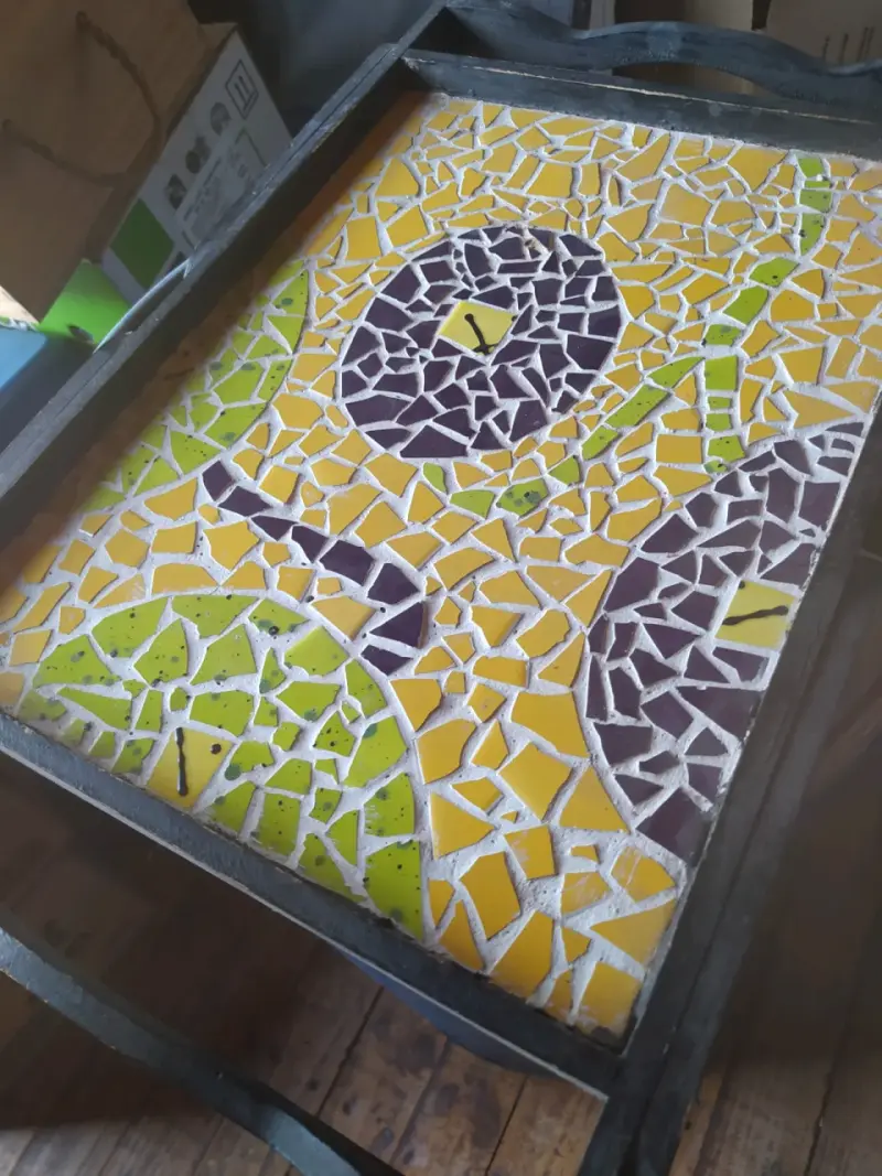 Bandeja de mosaico amarillo y verde - 1