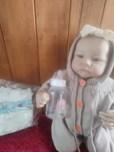Muñeca reborn con accesorios - miniatura 1