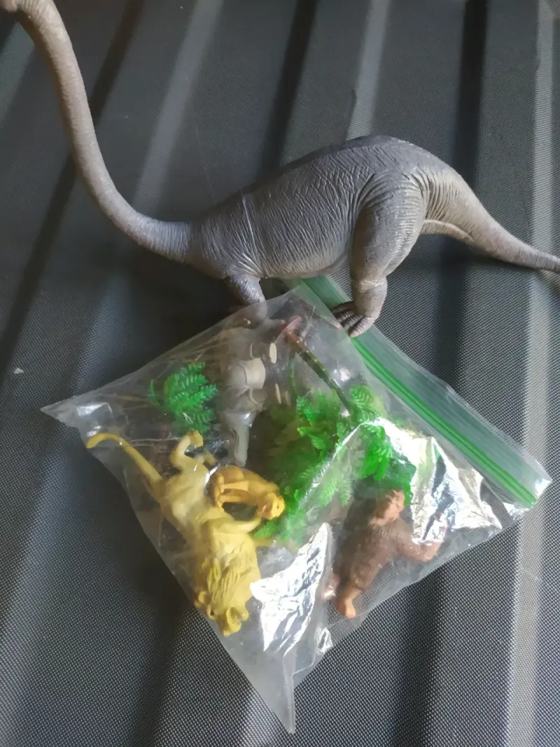 Juego figuras dinosaurio y animales - 4