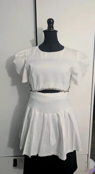 Vestido corto con falda plisada - miniatura 3