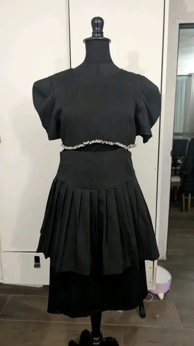 Vestido corto con falda plisada - miniatura 4