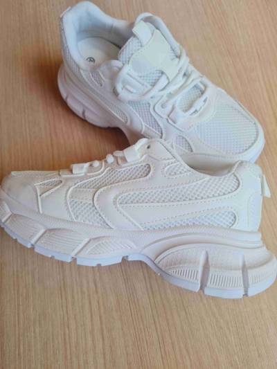 Zapatillas deportivas blancas - miniatura 1