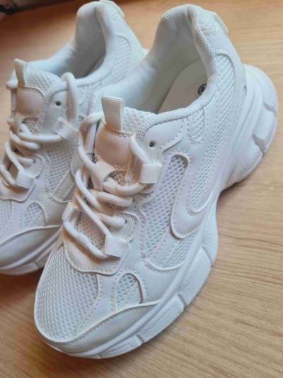 Zapatillas deportivas blancas - miniatura 3
