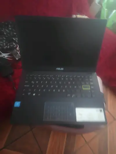 Notebook ASUS 15 pulgadas - miniatura 1