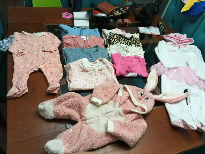 Lote de ropa de bebé variada - 1