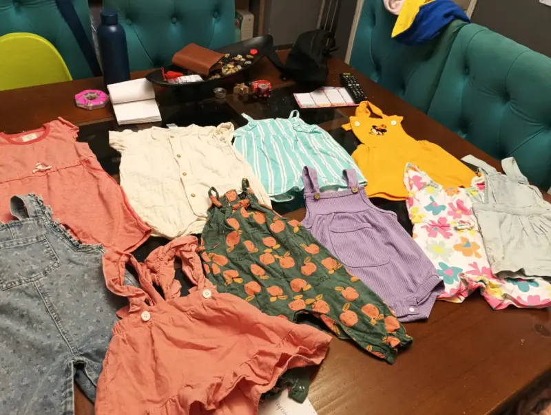 Lote de ropa de bebé variada - 2
