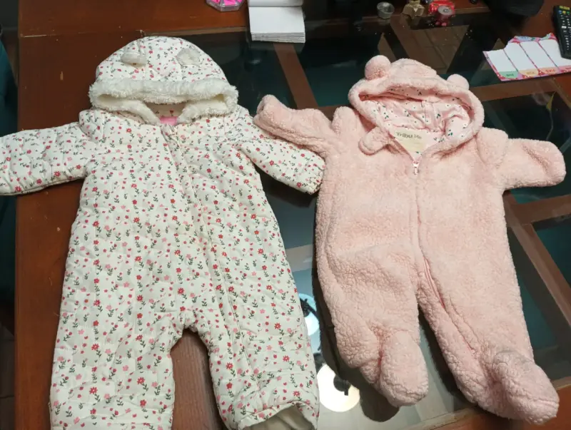Lote de ropa de bebé variada - 5