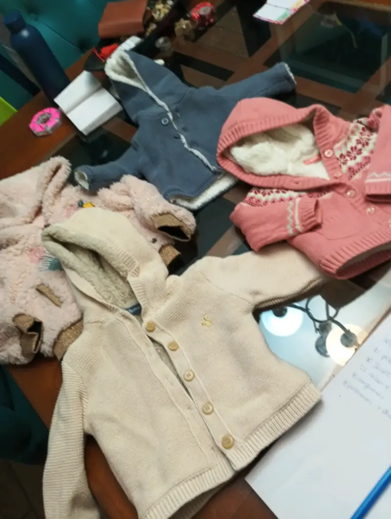 Lote de ropa de bebé variada - 6