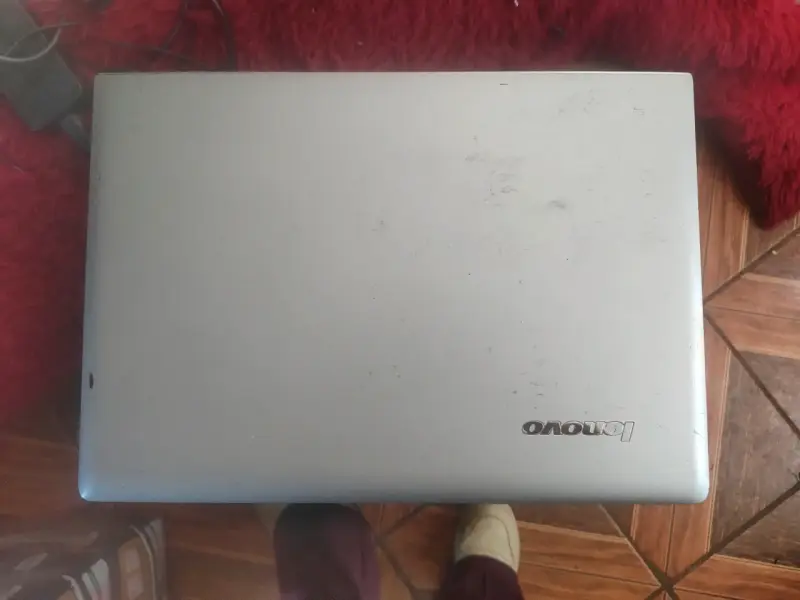 Notebook Lenovo plateado - 1