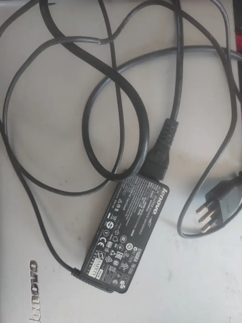 Notebook Lenovo plateado - 2