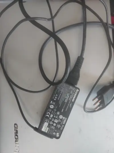 Notebook Lenovo plateado - miniatura 2
