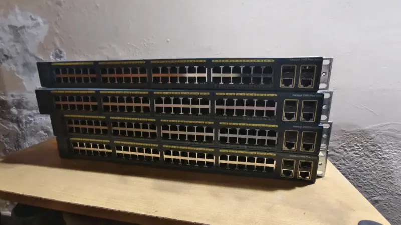 Switch Cisco Catalyst 2960 Plus - 2