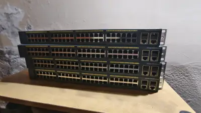 Switch Cisco Catalyst 2960 Plus - miniatura 2