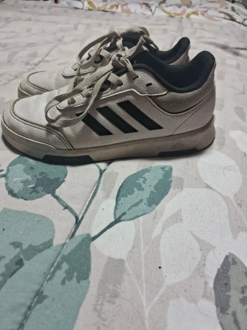 Zapatillas deportivas blancas - 1