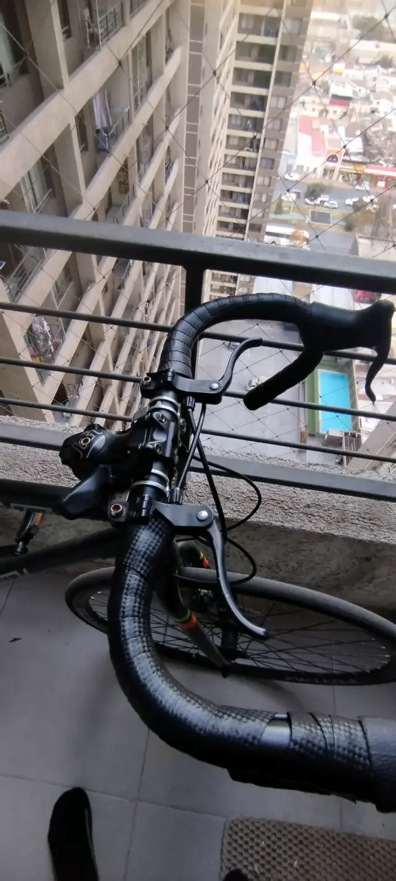 Bicicleta de ruta negra - 3