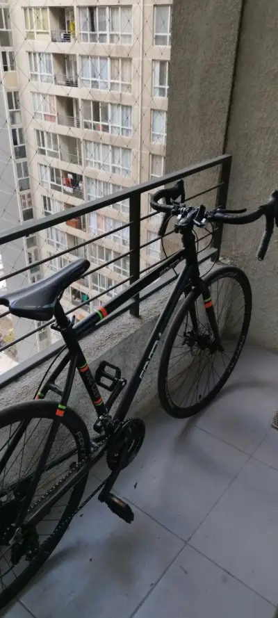 Bicicleta de ruta negra - miniatura 4