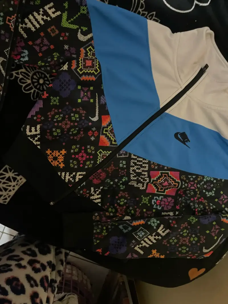 Buzo deportivo estampado Nike - 4