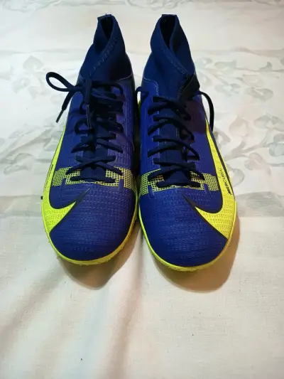 Zapatillas fútbol azul y amarillo - miniatura 1