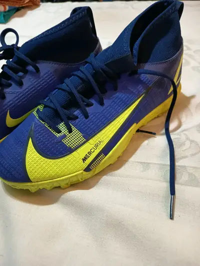 Zapatillas fútbol azul y amarillo - miniatura 2