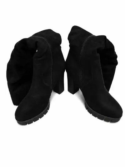Botas negras de tacón alto - miniatura 1