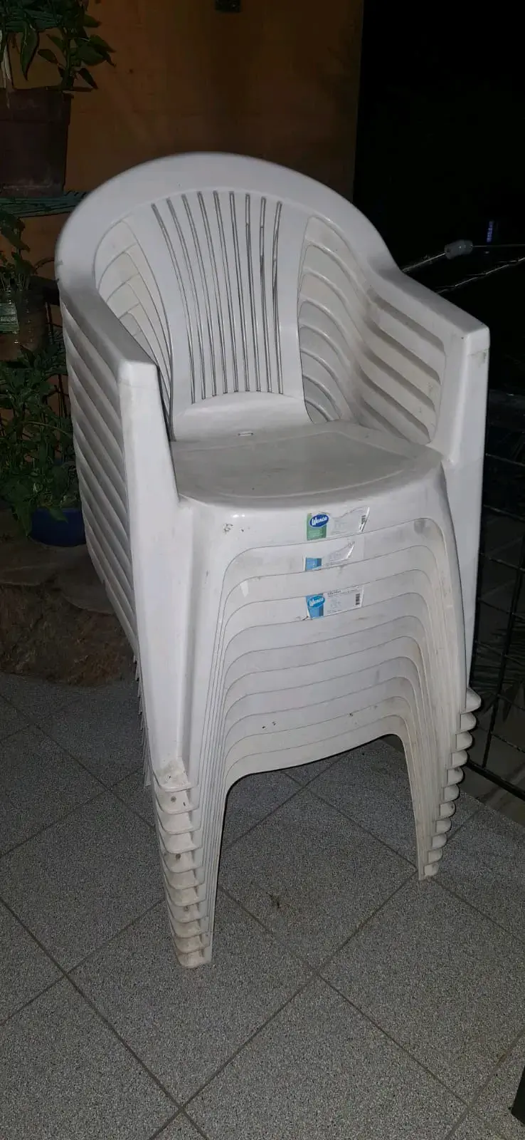 Silla plástica blanca - 2
