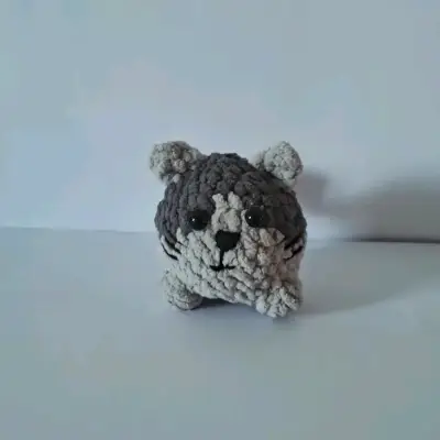 Llavero pequeño tejido a mano - miniatura 1