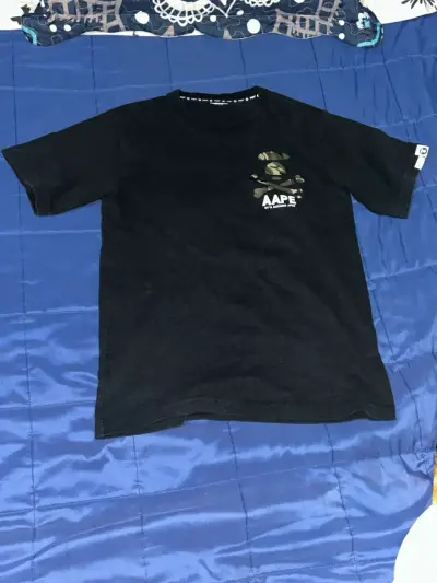 Polera negra AAPE con estampado - miniatura 1