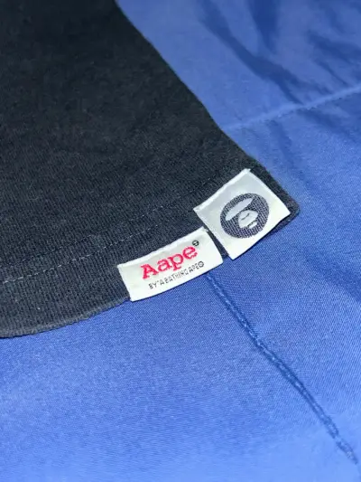 Polera negra AAPE con estampado - miniatura 3
