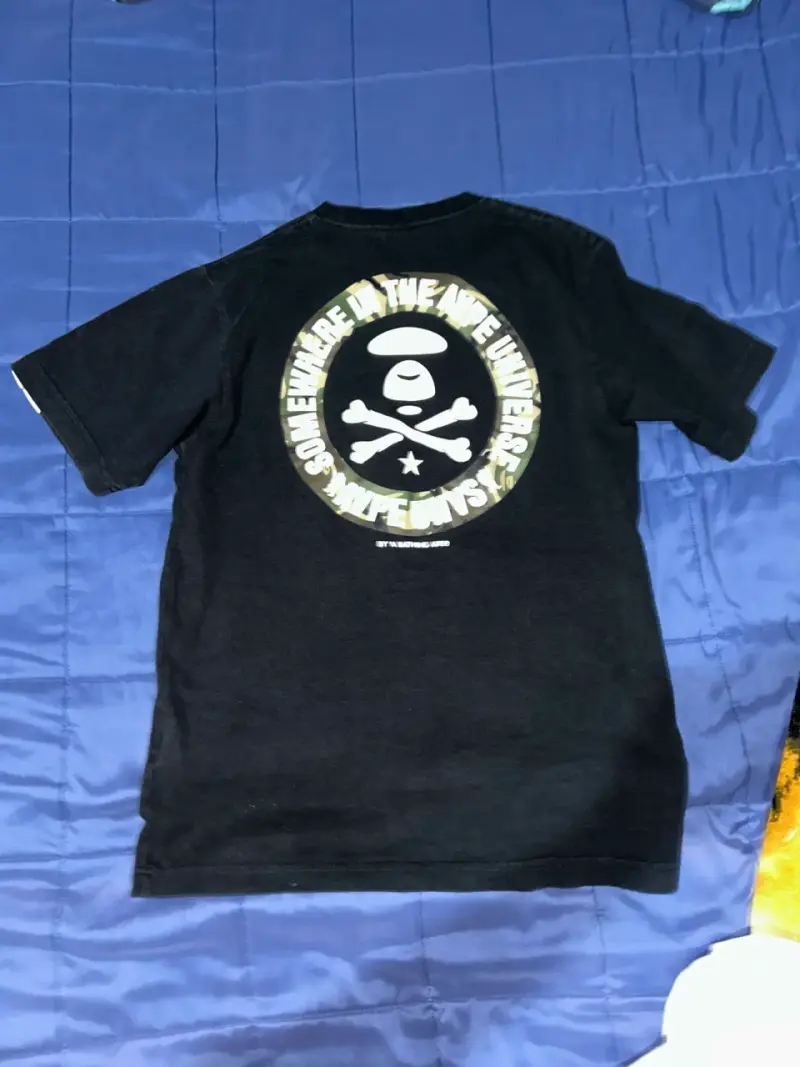 Polera negra AAPE con estampado - 4