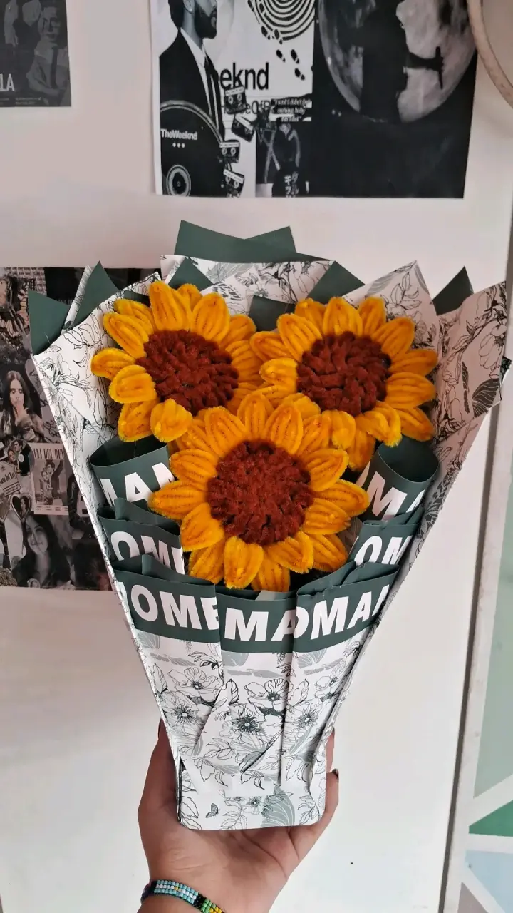 Ramo de girasoles, de limpiapipas hecha a mano