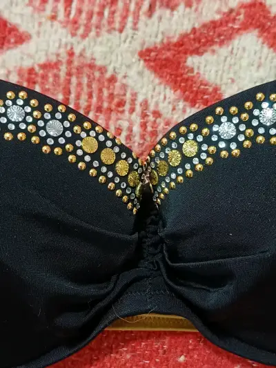 Top de bikini con brillantes - miniatura 4
