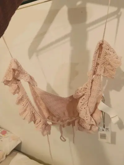 Top tejido rosa con volantes - miniatura 3