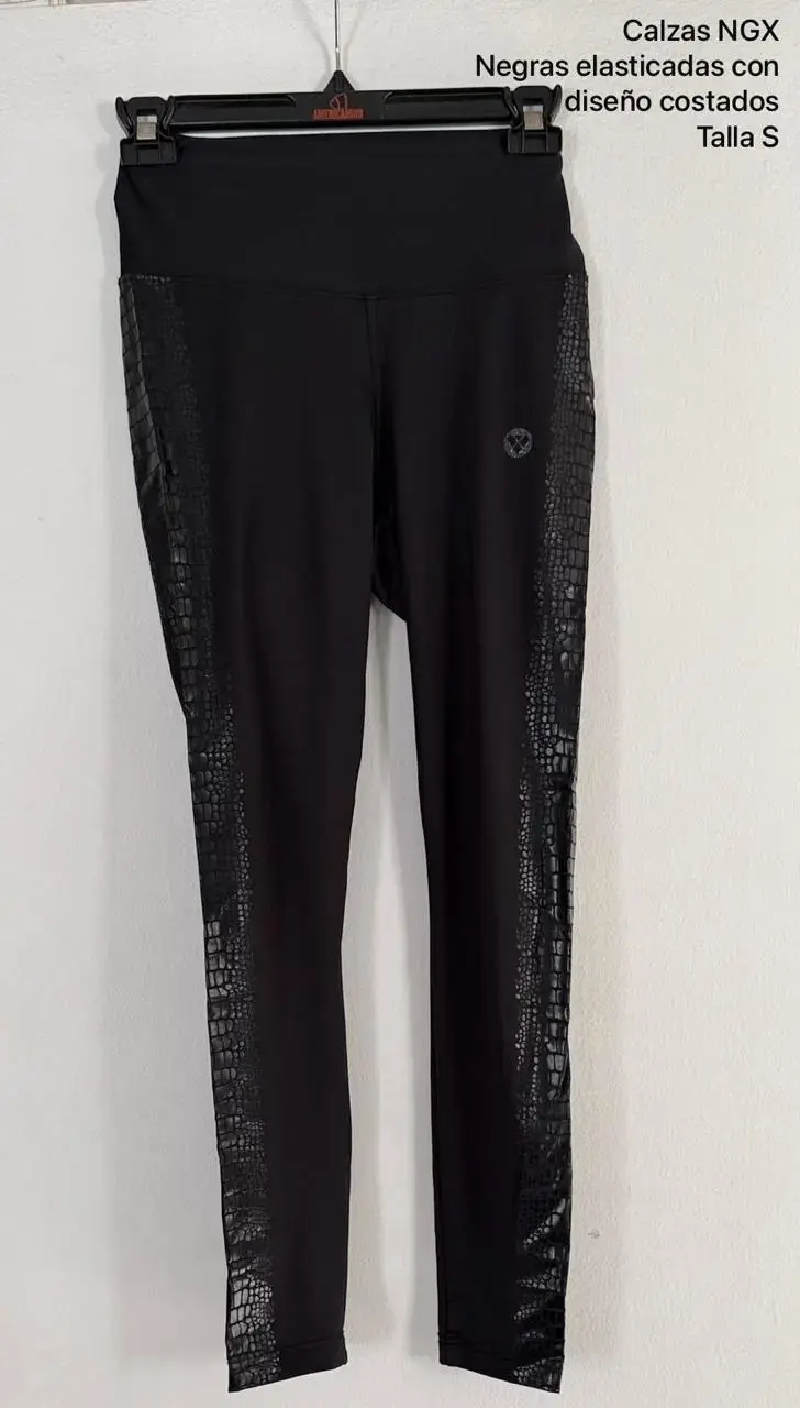 Calzas negras NGX con diseño