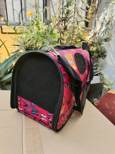 Transportadora de mascotas con mariposas - miniatura 1