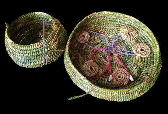Conjunto de canastos tejidos a mano