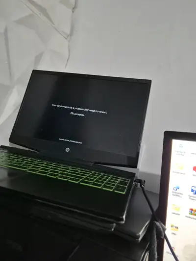 Laptop HP Pavilion Gaming - miniatura 3