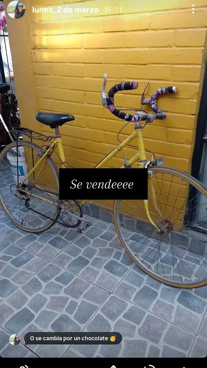 Bicicleta vintage amarilla