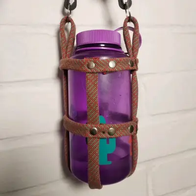 Porta botella colgante - miniatura 1