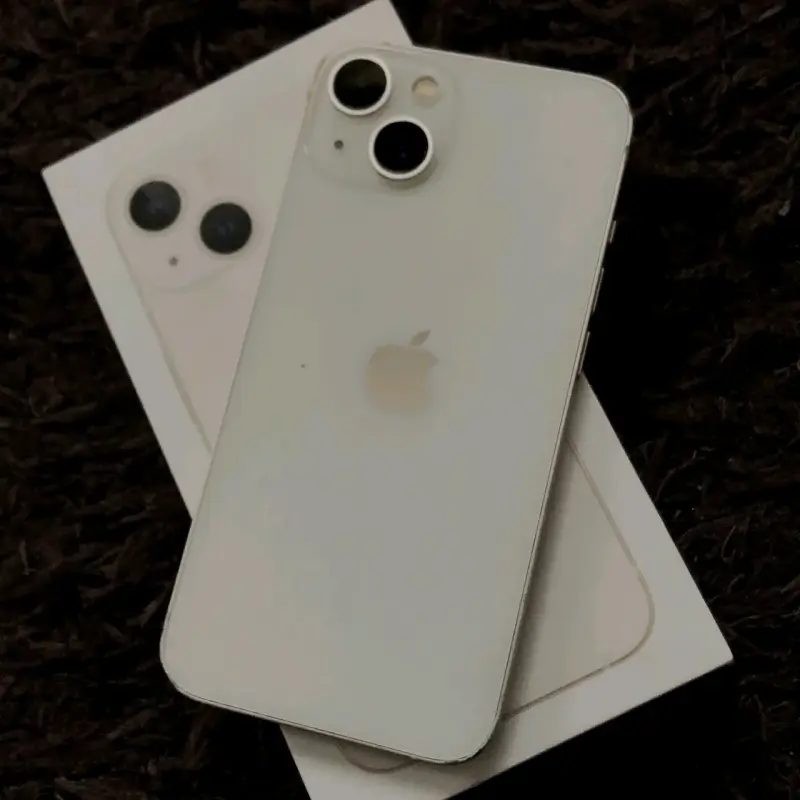 iPhone 13 blanco Sin Detalles - 1