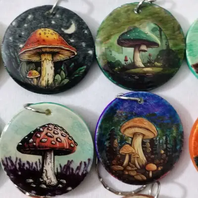 Llavero de hongos coloridos - miniatura 3