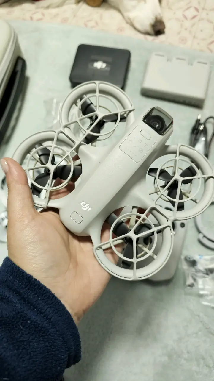 DJI Neo combo fly more + accesorios - 4