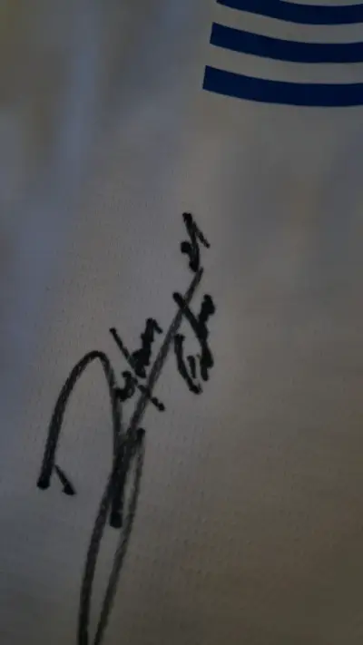 Polera UC firmada Nueva - miniatura 5