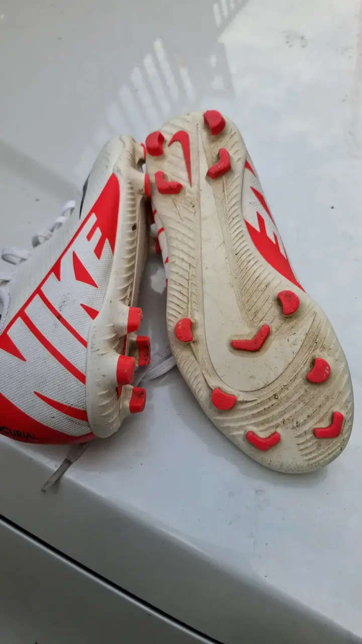 Zapatos deportivos Nike blanco y rojo - 3