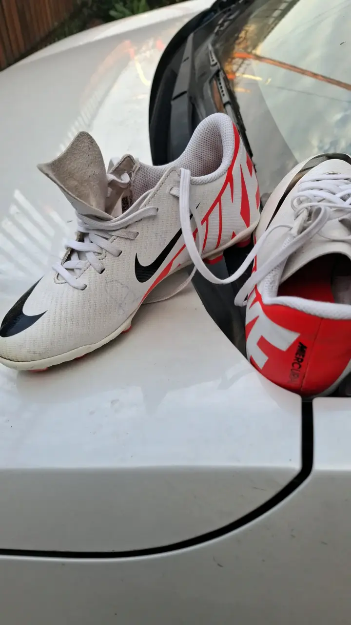 Zapatos deportivos Nike blanco y rojo - 5