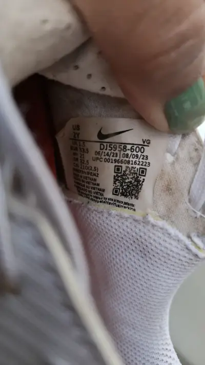 Zapatos deportivos Nike blanco y rojo - miniatura 6